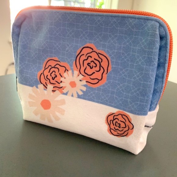 Erno Laszlo cosmetic bag - Picture 1 of 5